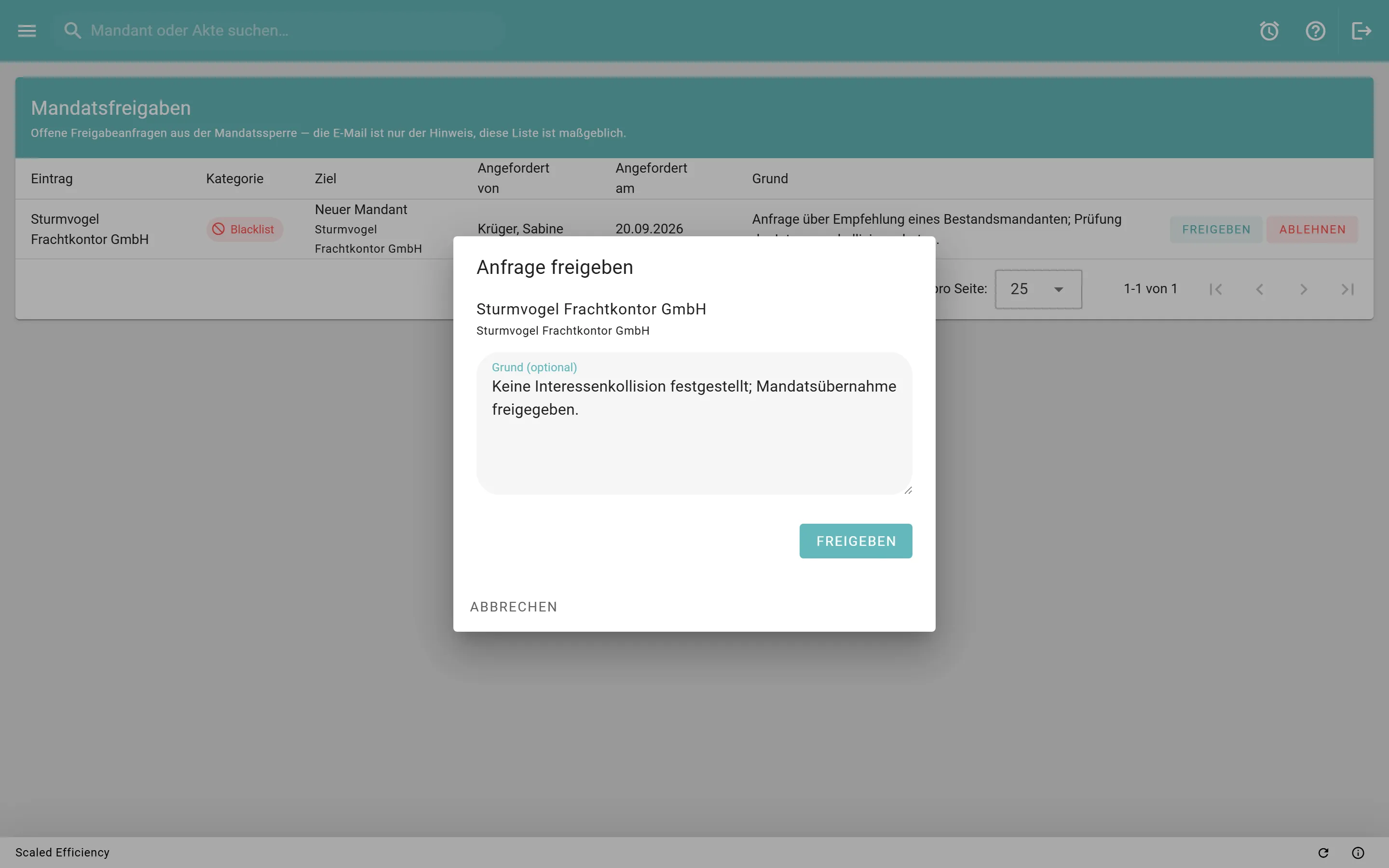 Seite Mandatsfreigaben mit einer offenen Anfrage zu einem Blacklist-Eintrag; im Dialog Anfrage freigeben ist ein Grund eingetragen.
