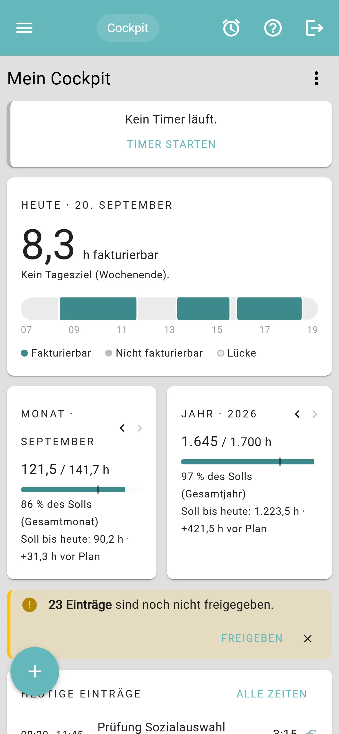 Cockpit auf dem Telefon: zuoberst die Timer-Kachel mit dem Hinweis Kein Timer läuft, darunter die Tagesleiste, dann Monat und Jahr als zwei schmale Kacheln nebeneinander und ein Hinweisband zu 23 nicht freigegebenen Einträgen.